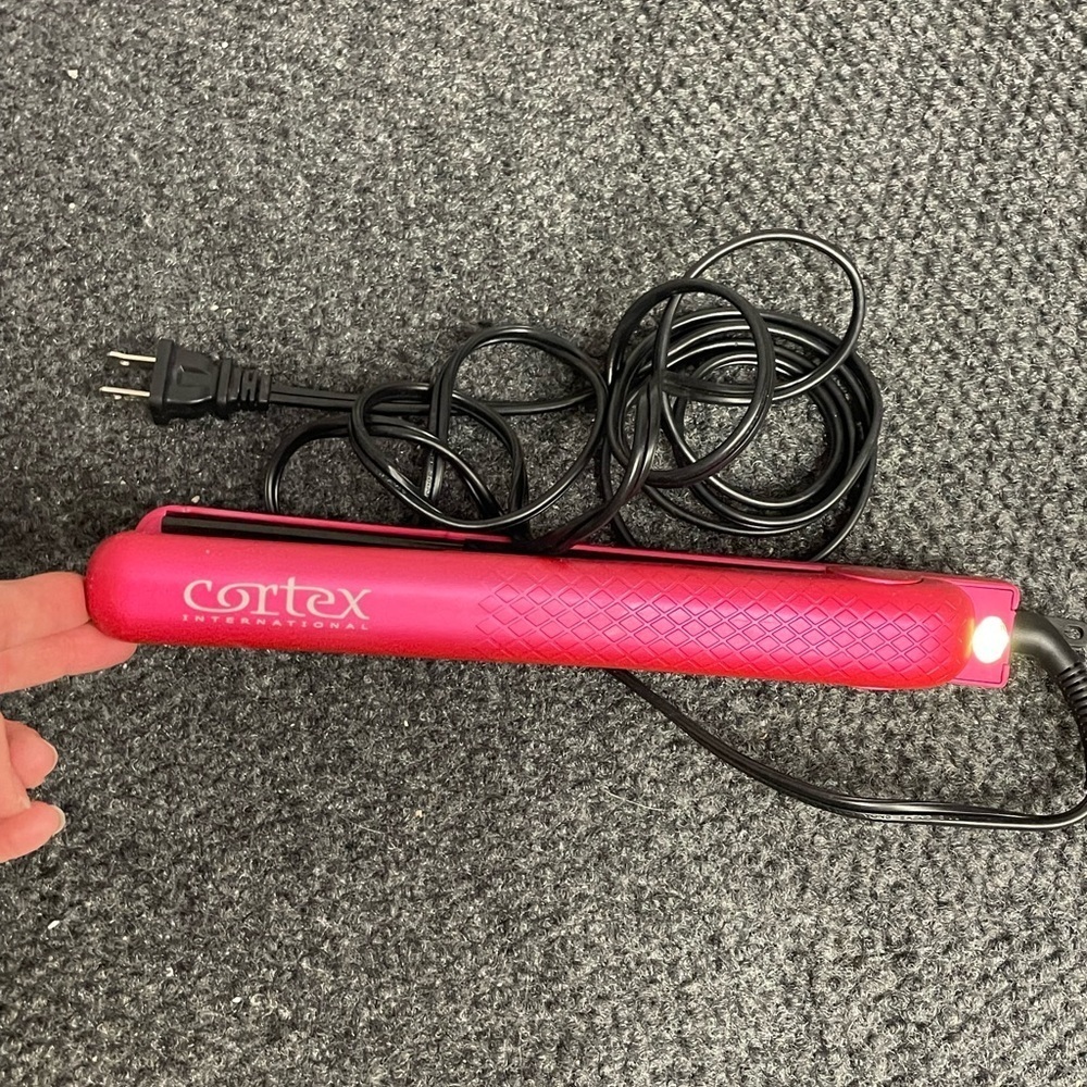 CORTEX Pink professional flat iron- temperature control up to 450 F